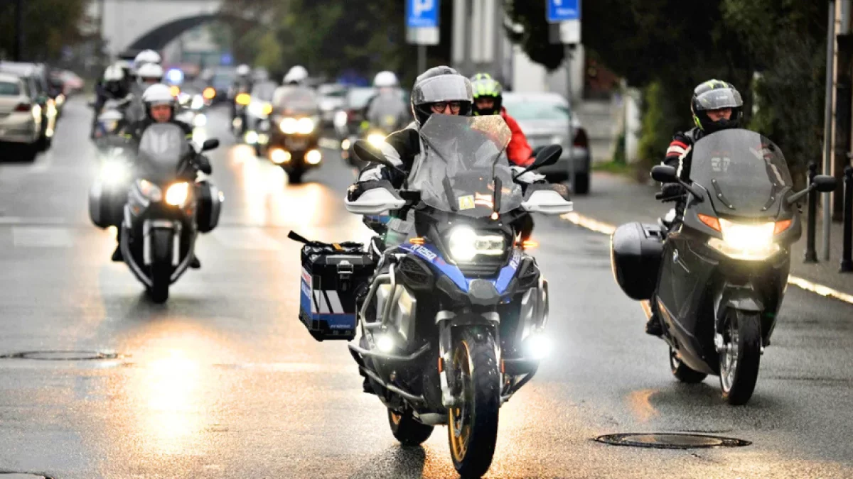 Ryk silników, parada ulicami miasta i legenda polskiego punka. Piotrków kończy sezon motoryzacyjny 2026