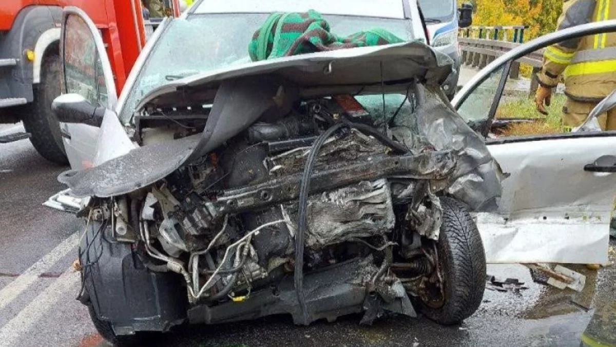 Śmiertelny wypadek w Łódzkiem. Trzy rozbite auta, jedna osoba nie żyje