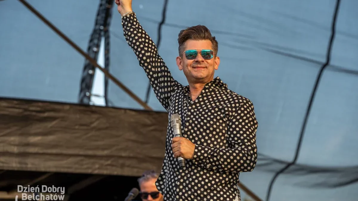 Ile bierze Zenek za występ w 2026? Wiemy, ile królowi disco polo musiała zapłacić gmina