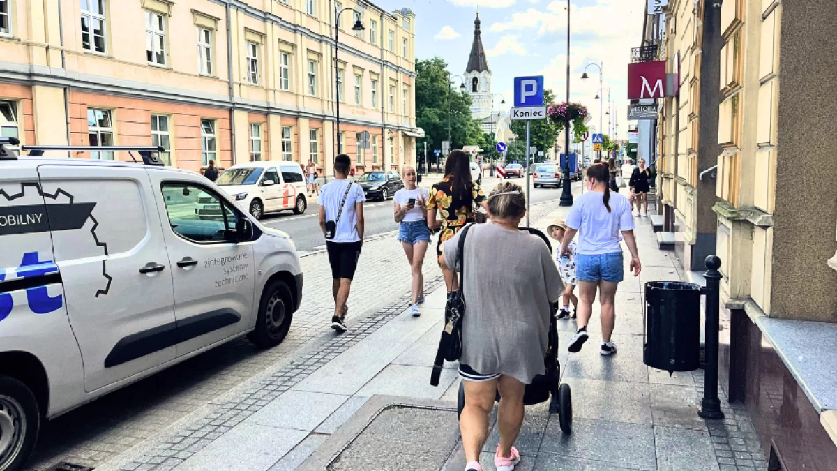 Pracują znacznie krócej za te same pieniądze. Kontrowersyjny test w woj. łódzkim trwa