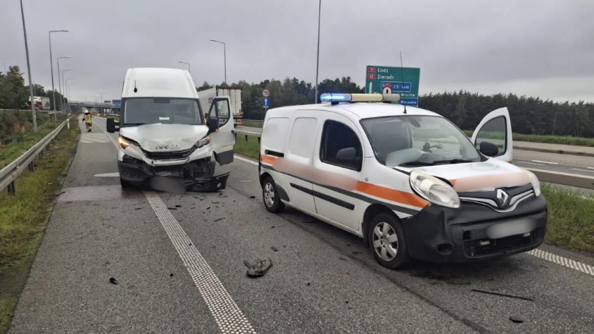 Wypadek niedaleko Piotrkowa. Kierowca okazał się osobą poszukiwaną